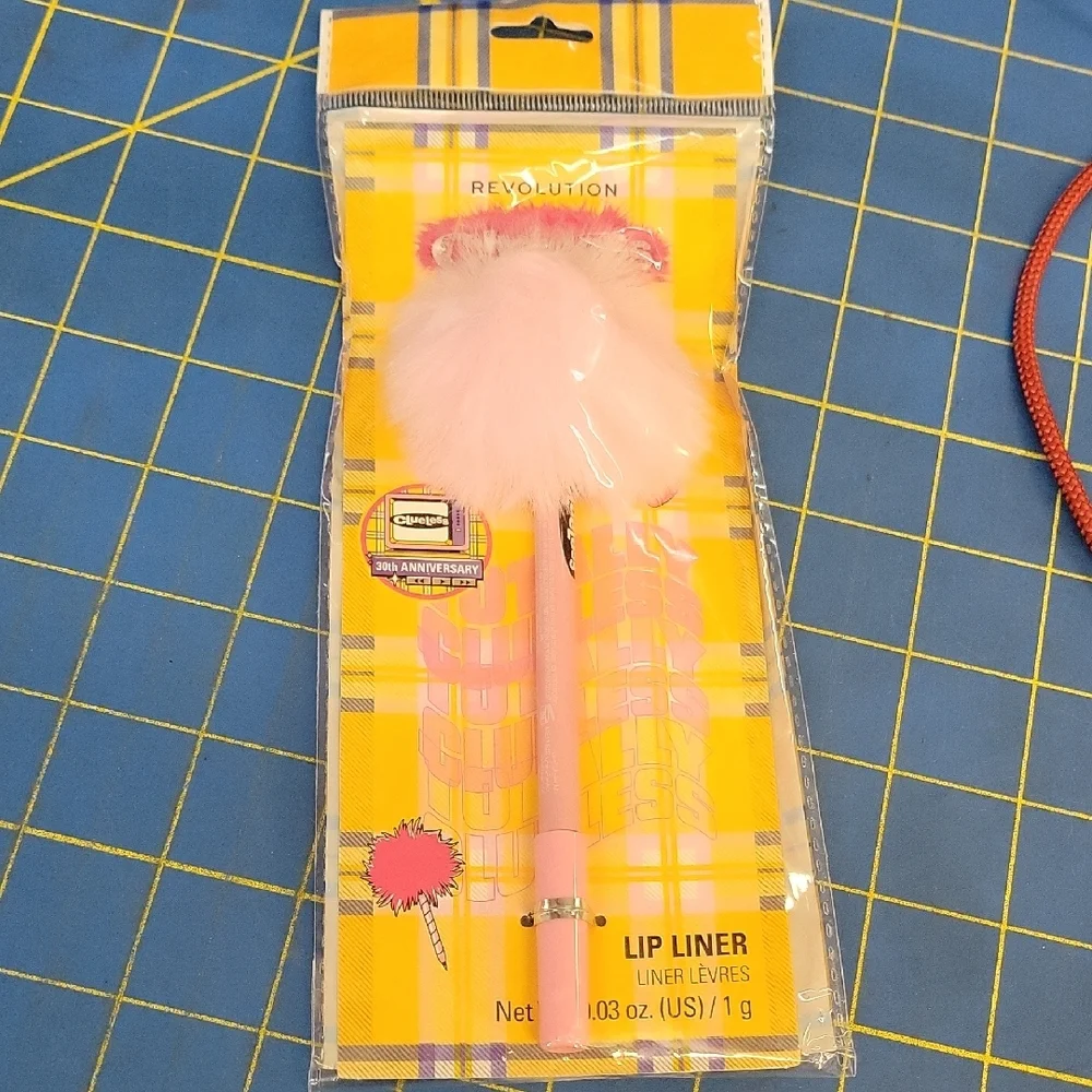 Revolution Pink Fluffy Lip Liner 1g New Sealed Package